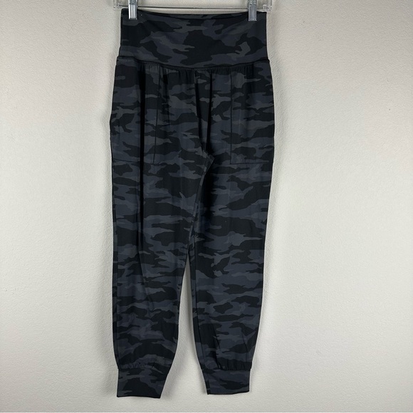 Athleta Black Camo Salutation Athletic Athleisure Jogger Joggers Pants Small - Picture 1 of 6